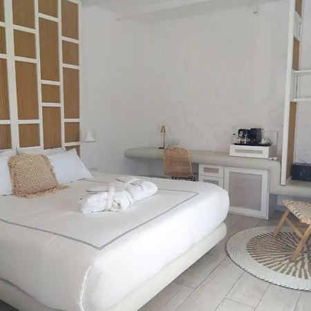 Petri Hotel Agios Georgios (Santorini)