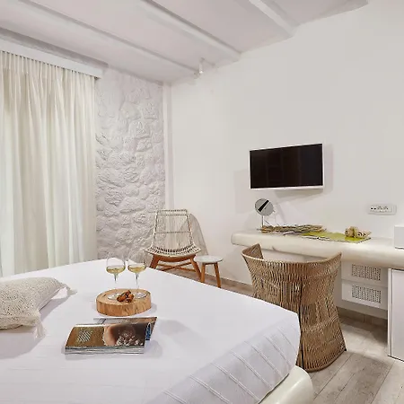 Petri Hotel Agios Georgios (Santorini)