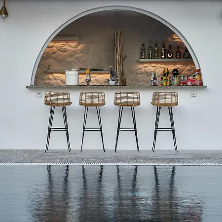 Petri 2* Agios Georgios (Santorini)
